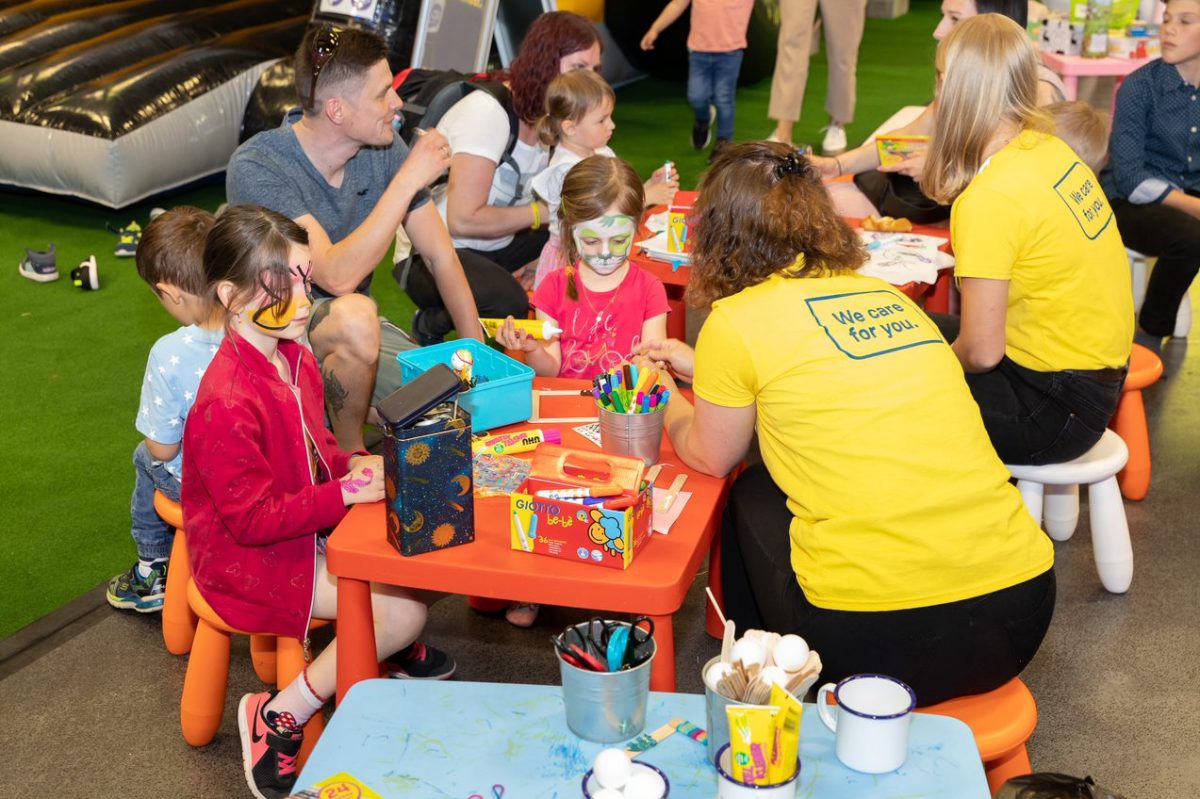 Basteln mit Kindern. Kinderbetreuung