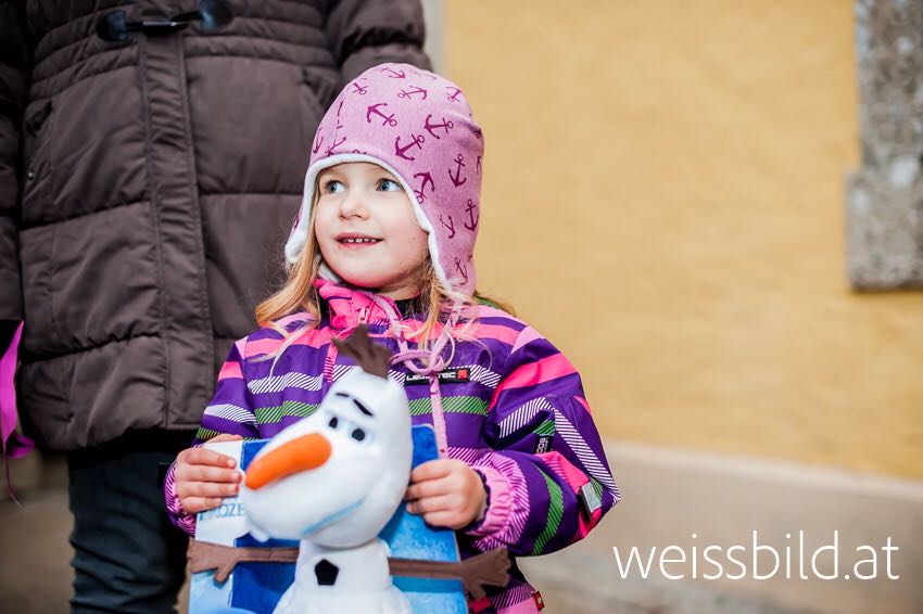 Olaf_Mädchen_Sternübergabe_Weihnachtspostamt